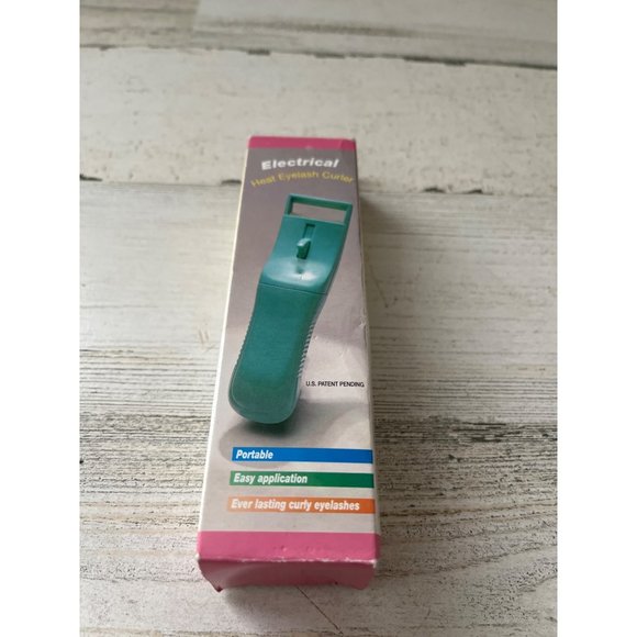 Electrical battery operated heated eyelash curler - Picture 1 of 5